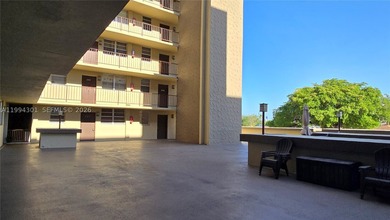 Beautiful remodeled 1 Bed 1 1/2 Bath apartment located blocks - photo 13