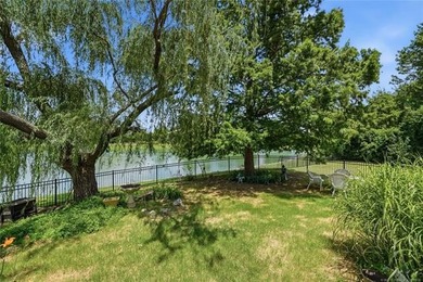 Welcome to this beautifully maintained 4-bedroom, 2.5-bath home - photo 14