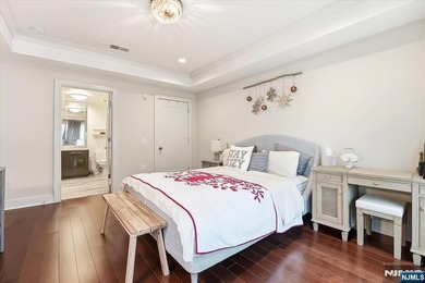 Welcome to Henley on Hudson, 150 Henley Place, Residence 210 - photo 15