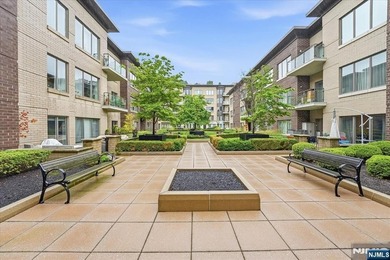 Welcome to Henley on Hudson, 150 Henley Place, Residence 210 - photo 22
