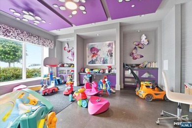 Welcome to Henley on Hudson, 150 Henley Place, Residence 210 - photo 24