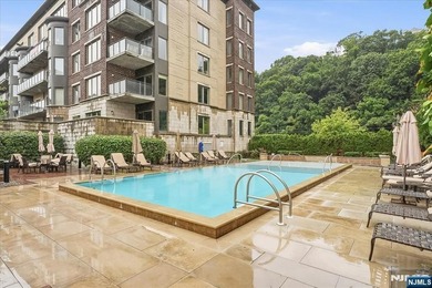 Welcome to Henley on Hudson, 150 Henley Place, Residence 210 - photo 31