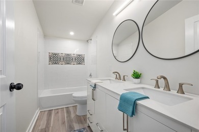 Beautifully updated South Side Slopes Home with 3 Parking Spaces - photo 4