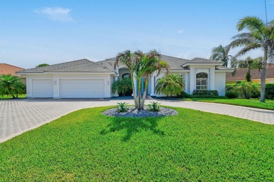 Experience exceptional waterfront living in this beautifully - photo 4