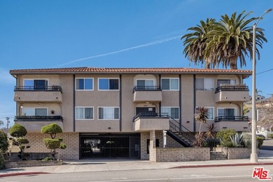 Welcome to this bright and inviting 2-bedroom, 1-bath end-unit - photo 1