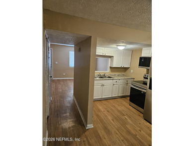 Move-in-ready 3-bedroom, 1.5-bath townhouse featuring a new roof - photo 5
