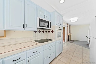 Welcome to the highly sought-after 55+ community of Oaks North! - photo 11
