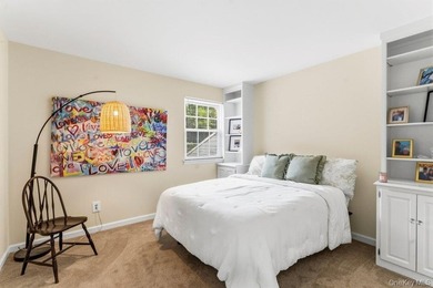 Welcome to this stunning three bedroom, 2.5 bathroom townhome - photo 13