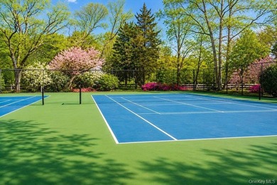 Welcome to this stunning three bedroom, 2.5 bathroom townhome - photo 21