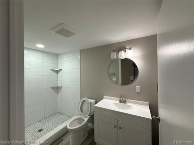 Unique opportunity for an ADULT FOSTER CARE facility setup with - photo 25