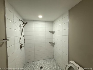 Unique opportunity for an ADULT FOSTER CARE facility setup with - photo 26