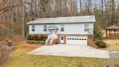 (private lake, pond, coastal) Home For Sale in Franklin North Carolina