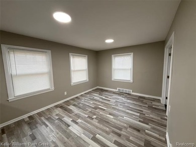 Unique opportunity for an ADULT FOSTER CARE facility setup with - photo 31