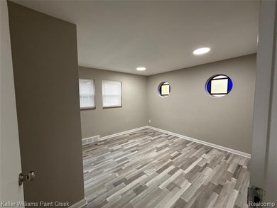 Unique opportunity for an ADULT FOSTER CARE facility setup with - photo 41