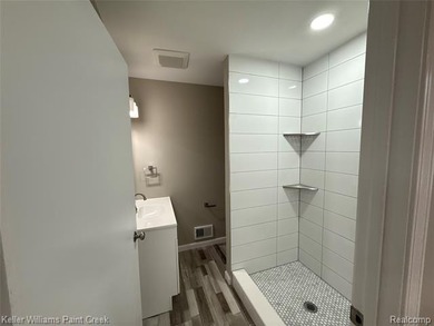 Unique opportunity for an ADULT FOSTER CARE facility setup with - photo 42