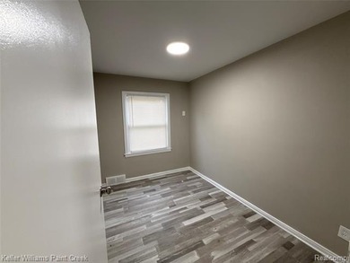 Unique opportunity for an ADULT FOSTER CARE facility setup with - photo 46