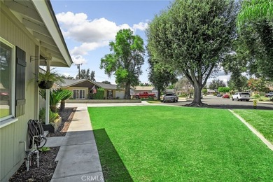 Nestled at the end of a peaceful cul-de-sac in one of Redlands' - photo 4