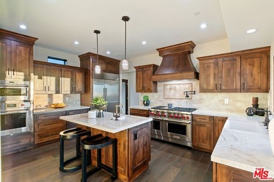 Just completed, this extraordinary private estate encompasses - photo 7