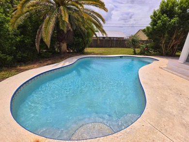 Discover this 3-bedroom, 2-bathroom home features an attached - photo 3