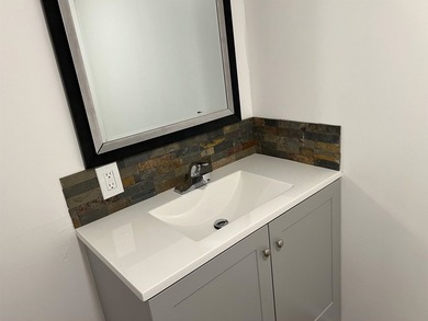 Beautiful Remodeled 4/Bed -3/Bath home with a Mother-in-law - photo 18