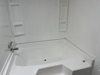 Beautiful Remodeled 4/Bed -3/Bath home with a Mother-in-law - photo 23