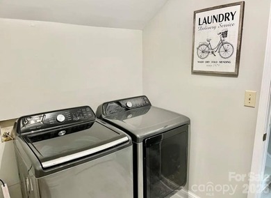 GREAT RENTAL HISTORY on this recently renovated townhome with a - photo 24