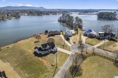 Lay Lake Home For Sale in Sylacauga Alabama