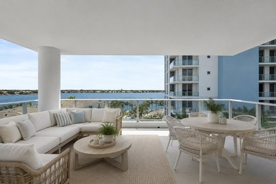 Luxury waterfront living in the heart of North Palm Beach. This - photo 1