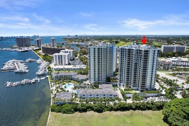 Luxury waterfront living in the heart of North Palm Beach. This - photo 3