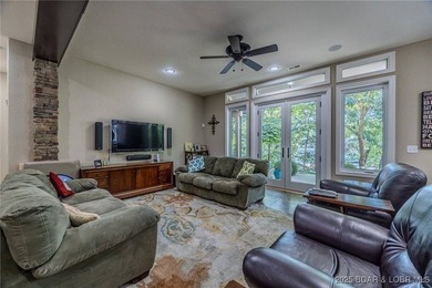 Location... Location... Location! Stunning Home located in Porto - photo 23