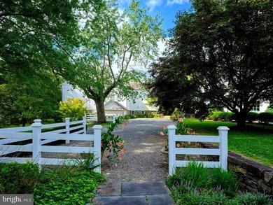 More than 800ft down a tree lined country drive way, flanked by - photo 38