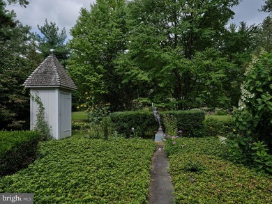 More than 800ft down a tree lined country drive way, flanked by - photo 42