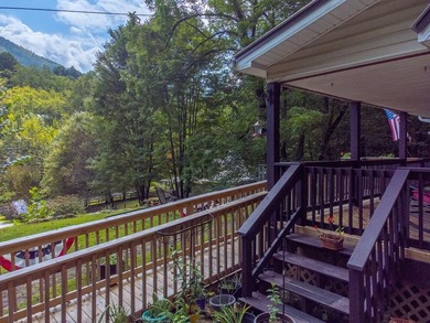 Peaceful mountain living with space for projects! This charming