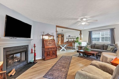 Peaceful mountain living with space for projects! This charming