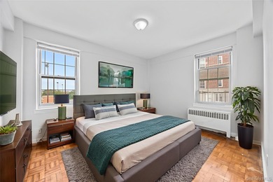 (private lake, pond, coastal) Home For Sale in New Rochelle New York