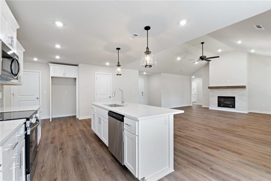 Beautiful new construction featuring 4 bedrooms, 2 bathrooms - photo 12