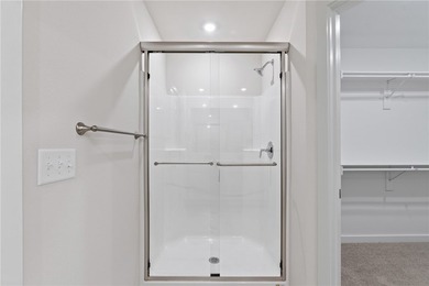 Beautiful new construction featuring 4 bedrooms, 2 bathrooms - photo 20