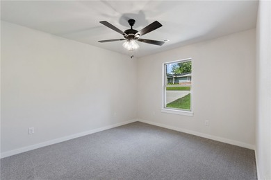 Beautiful new construction featuring 4 bedrooms, 2 bathrooms - photo 21