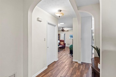 Welcome to this charming and perfect South Tampa 4-bedroom - photo 26