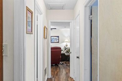Welcome to this charming and perfect South Tampa 4-bedroom - photo 27