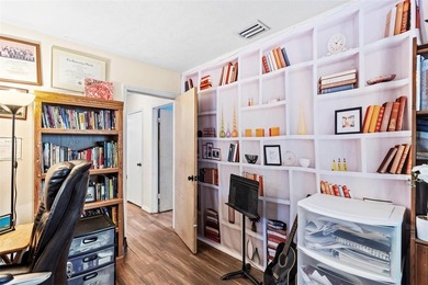 Welcome to this charming and perfect South Tampa 4-bedroom - photo 37