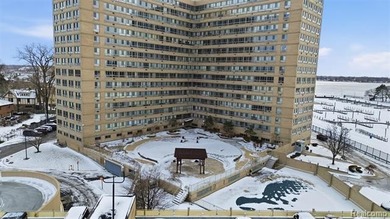 This turn-key unit is gorgeous and completely renovated with new - photo 4