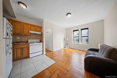 Move-in ready 1-bedroom HDFC co-op in the Highbridge section of - photo 3