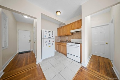 Move-in ready 1-bedroom HDFC co-op in the Highbridge section of - photo 4