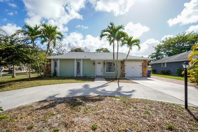 Welcome to this charming single-story residence in the Willows - photo 4