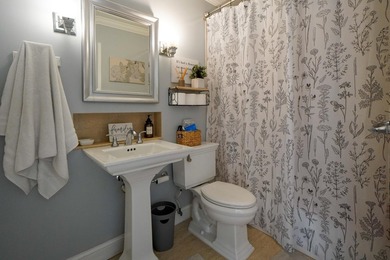 Welcome to this charming single-story residence in the Willows - photo 10