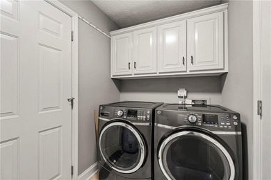 Welcome to Yorktown Subdivision! This beautiful 3-bedroom - photo 12