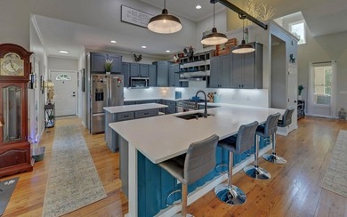 Mountain Luxury with Dramatic Long Range Views! Stepping in from - photo 15