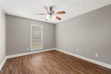 Welcome to Yorktown Subdivision! This beautiful 3-bedroom - photo 18