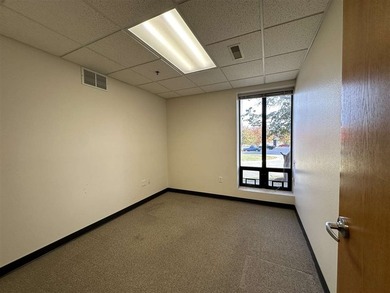 This large office offers 14 private offices, enclosed reception - photo 20